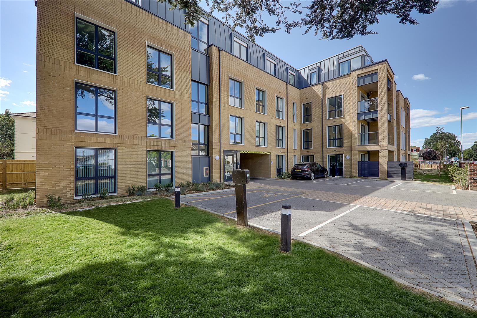 Flat - Purpose Built | Penthouse 31 Lindfield Place, Lyndhurst Road, Worthing, BN11 | For Sale